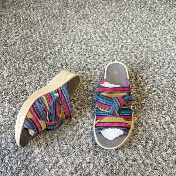 BZees Smile Low Wedge Sandals Womens 9 M Colorful Stripes Stretch Cloth Comfort